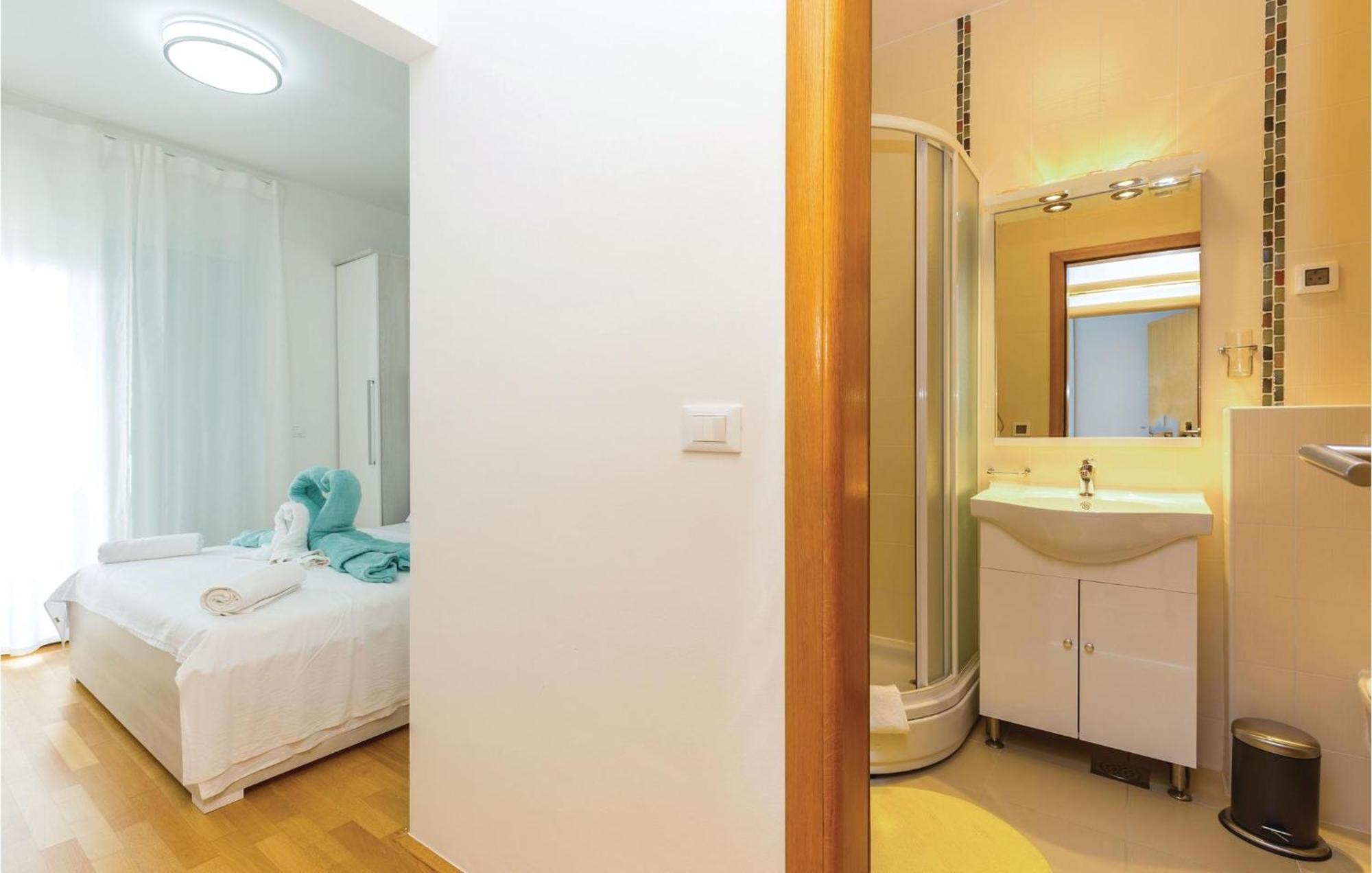Cozy Apartment In Crikvenica With House Sea View 外观 照片