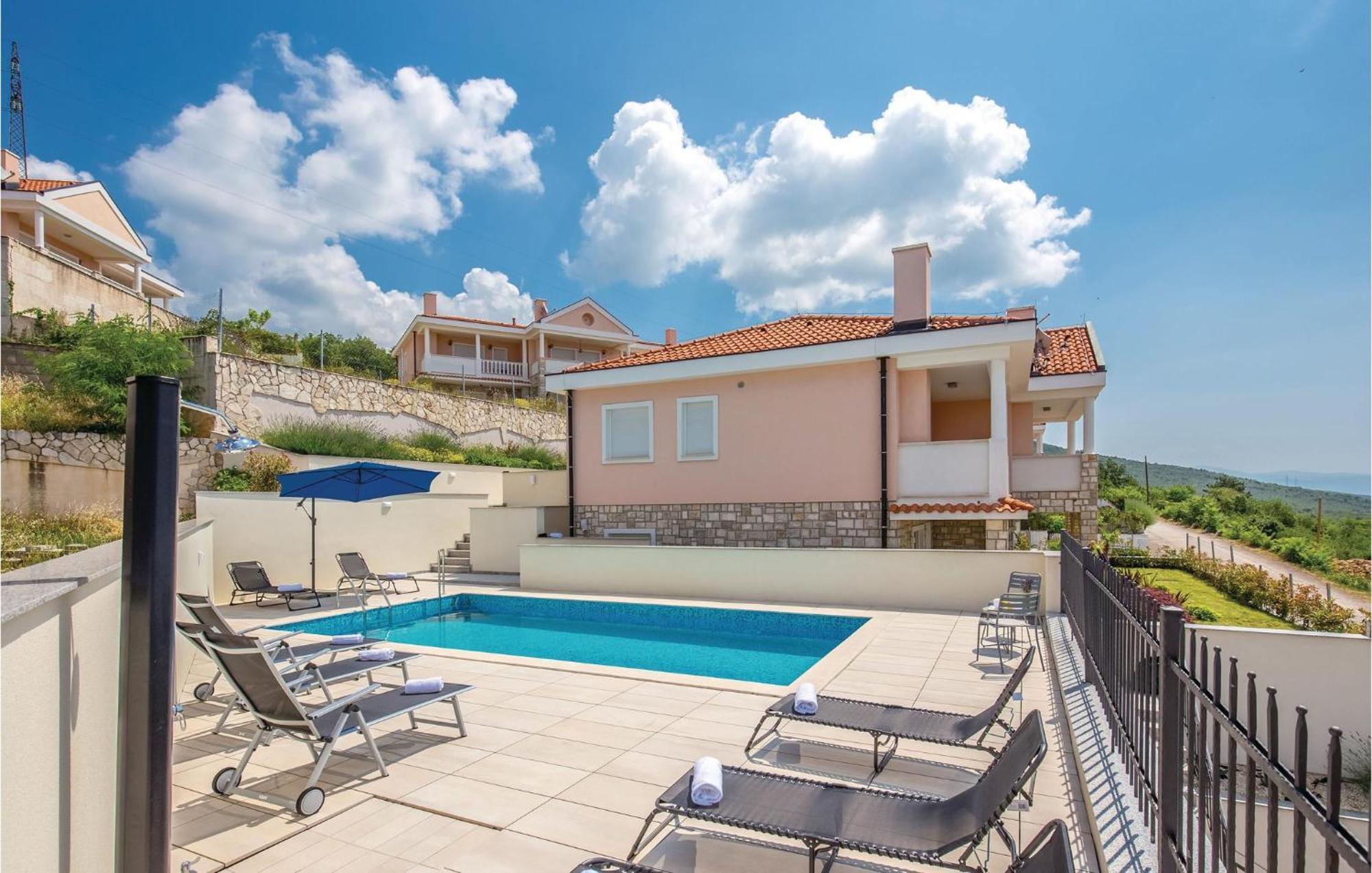 Cozy Apartment In Crikvenica With House Sea View 外观 照片