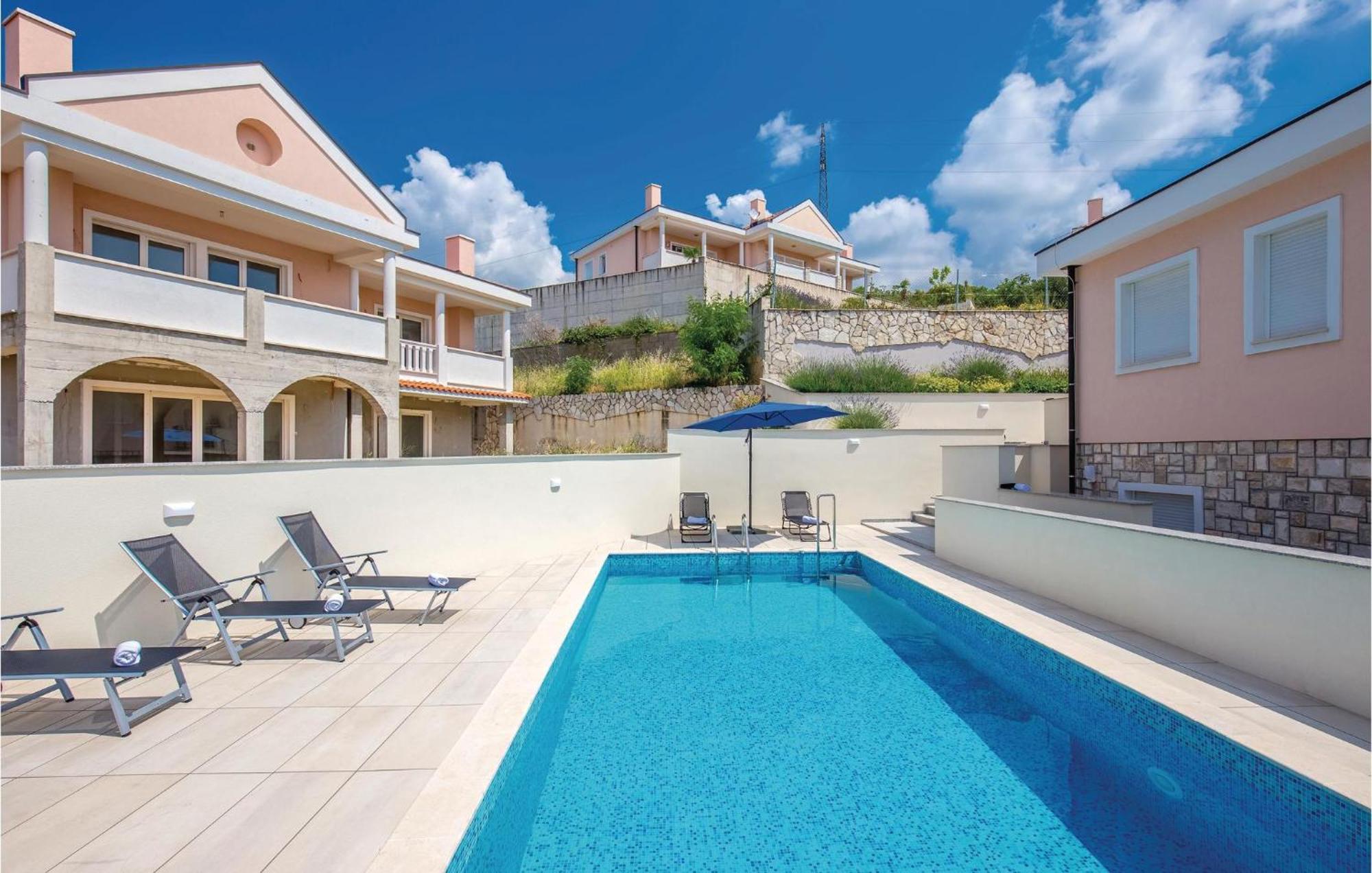 Cozy Apartment In Crikvenica With House Sea View 外观 照片
