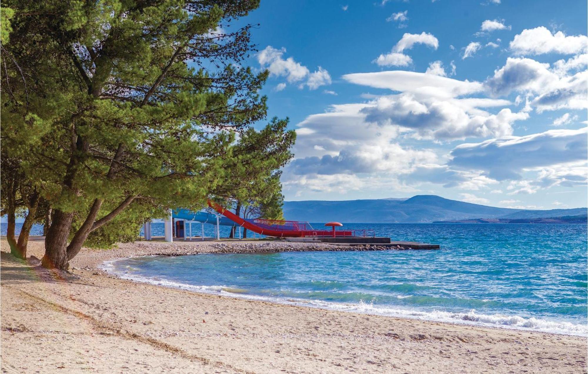 Cozy Apartment In Crikvenica With House Sea View 外观 照片