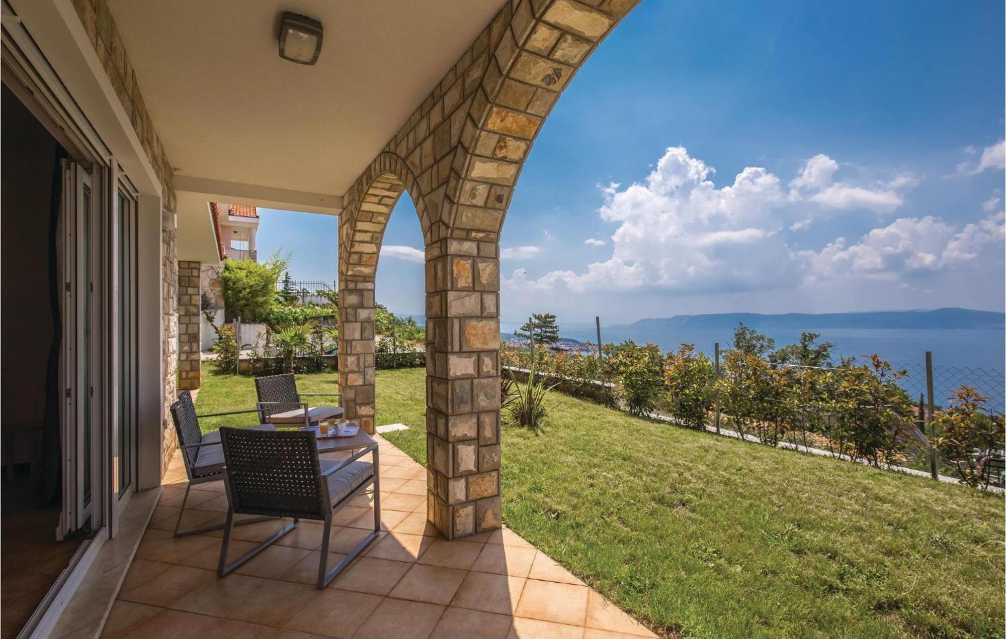 Cozy Apartment In Crikvenica With House Sea View 外观 照片