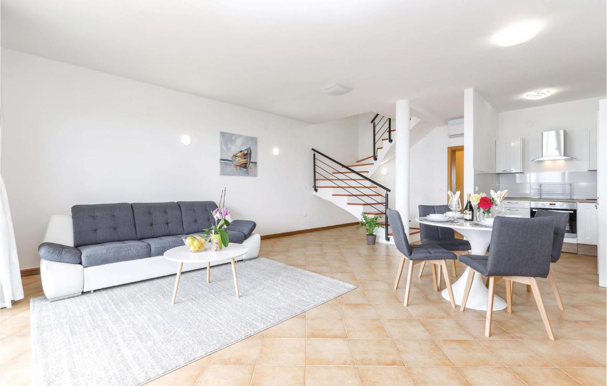 Cozy Apartment In Crikvenica With House Sea View 外观 照片