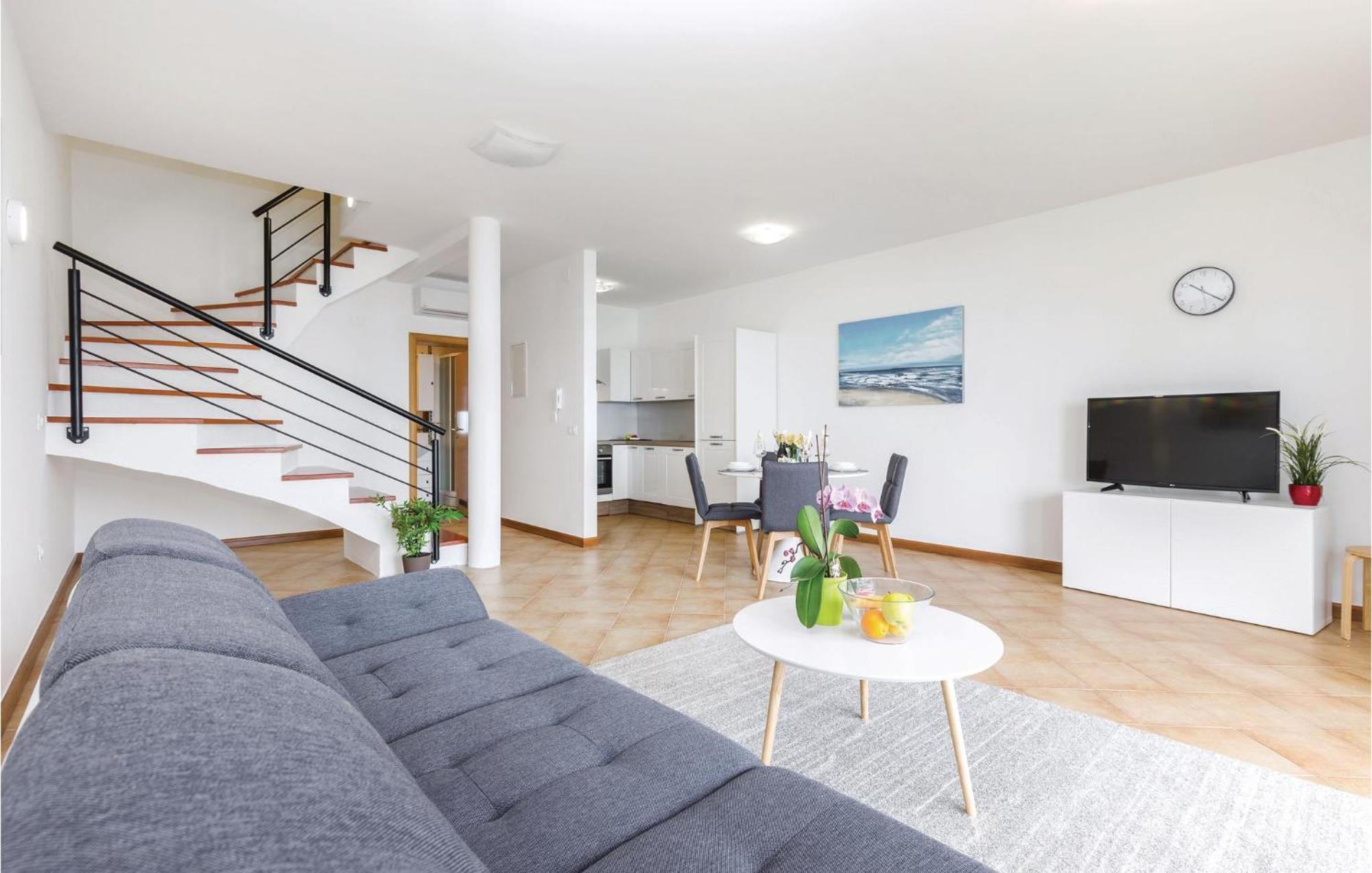 Cozy Apartment In Crikvenica With House Sea View 外观 照片