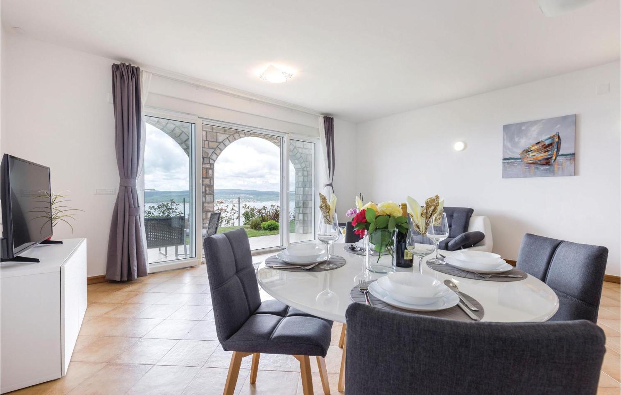 Cozy Apartment In Crikvenica With House Sea View 外观 照片