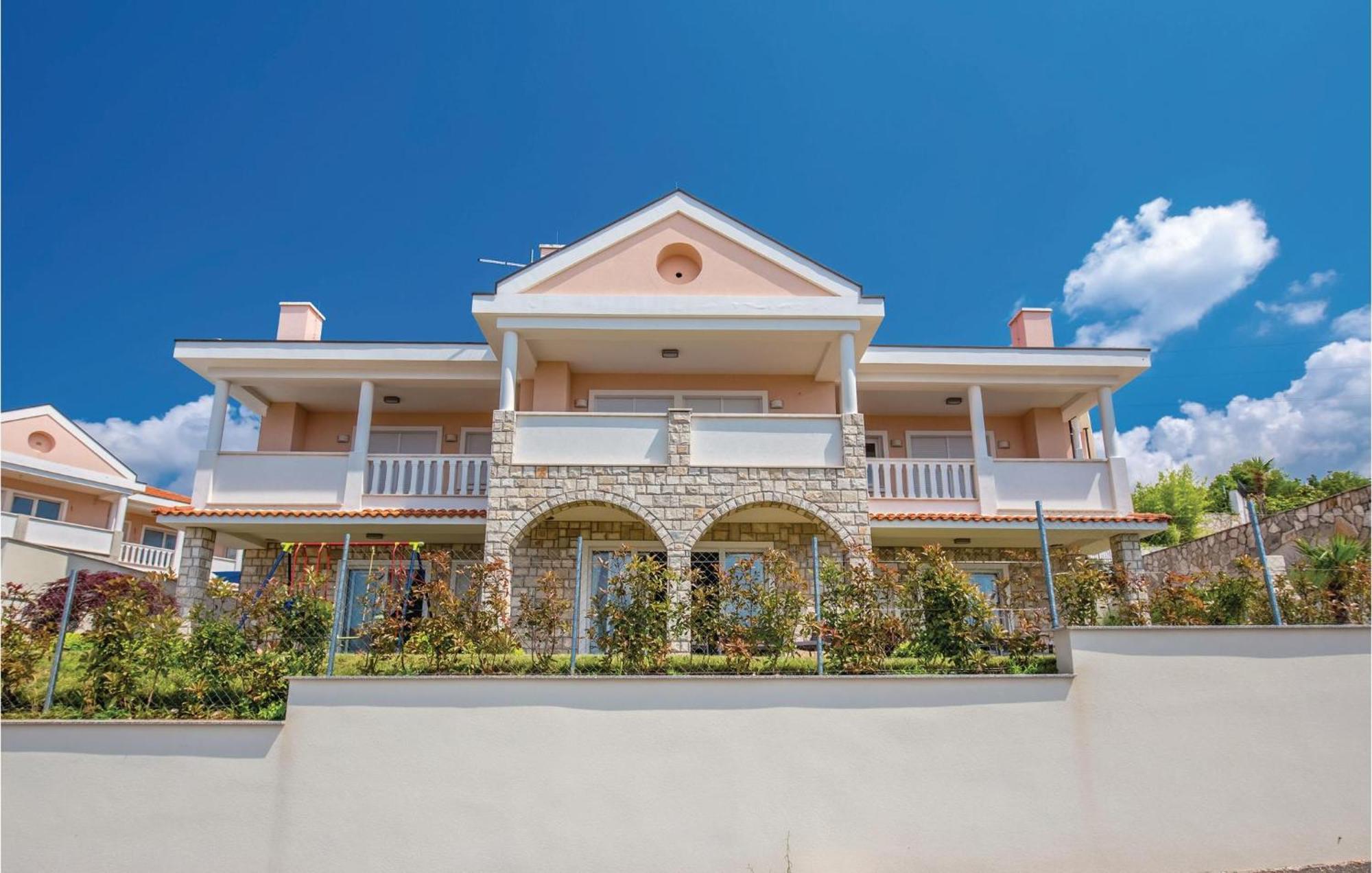 Cozy Apartment In Crikvenica With House Sea View 外观 照片